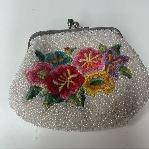La Regale Handbags - La regale vintage beaded floral embroidered kiss lock coin purse